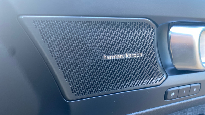 Volvo XC40 2.0 B4P Ultra Dark 5dr Auto Petrol Estate